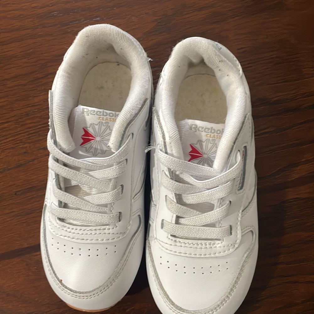 Reebok Classic White Shoes - Picture 5 of 5